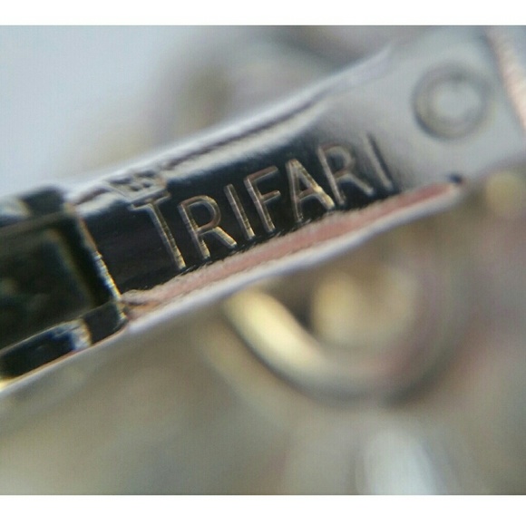 Vintage Trifari silvertone faux pearl clip on - Picture 6 of 6